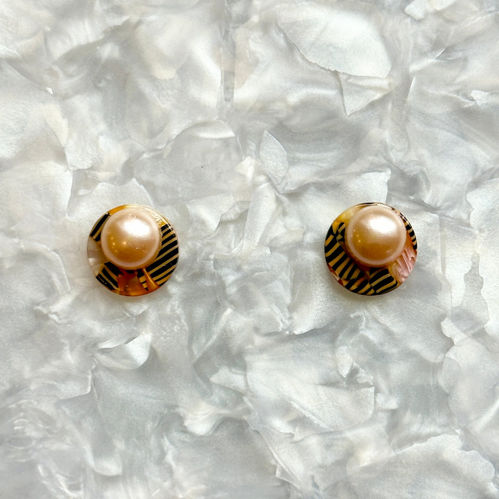 Stud Earrings in Pink Tiger