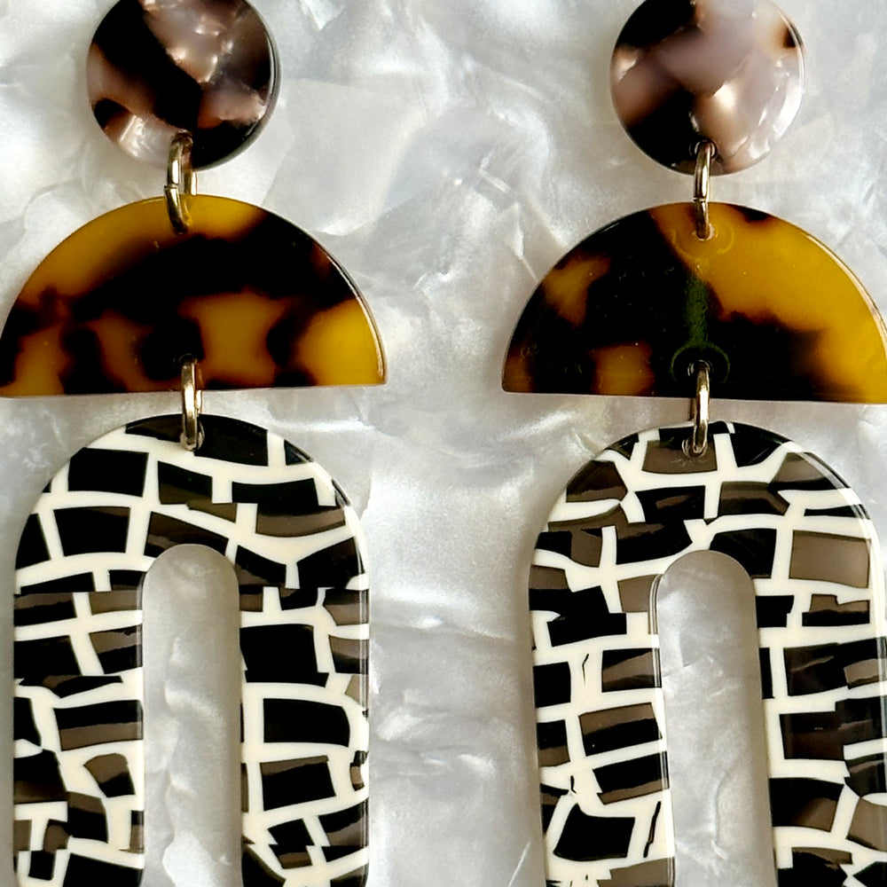 close up of Acrylic arch drop earring in tortoise and blonde tortoise