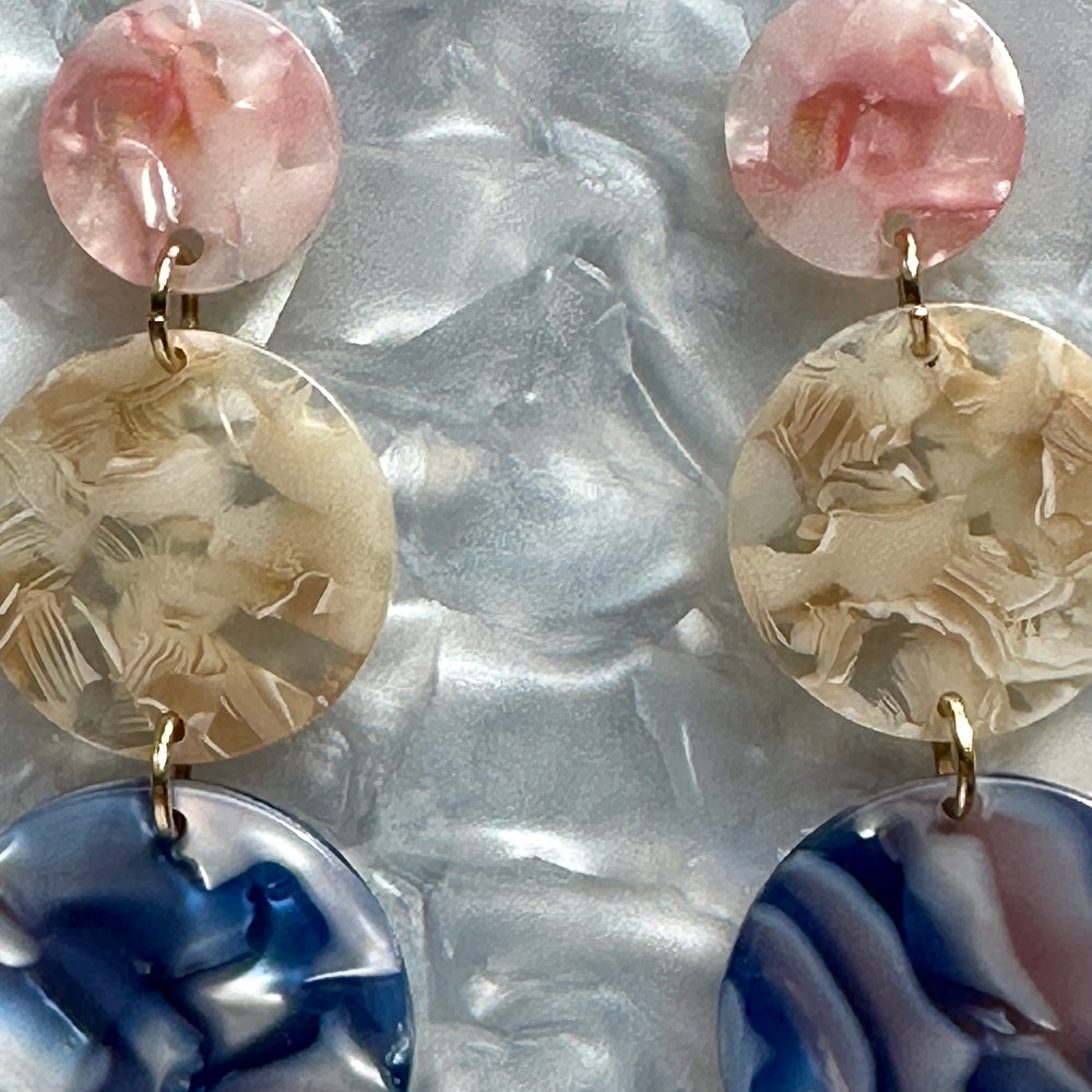 womaan wearing Acrylic dot drop earring in blue, beige and pink 