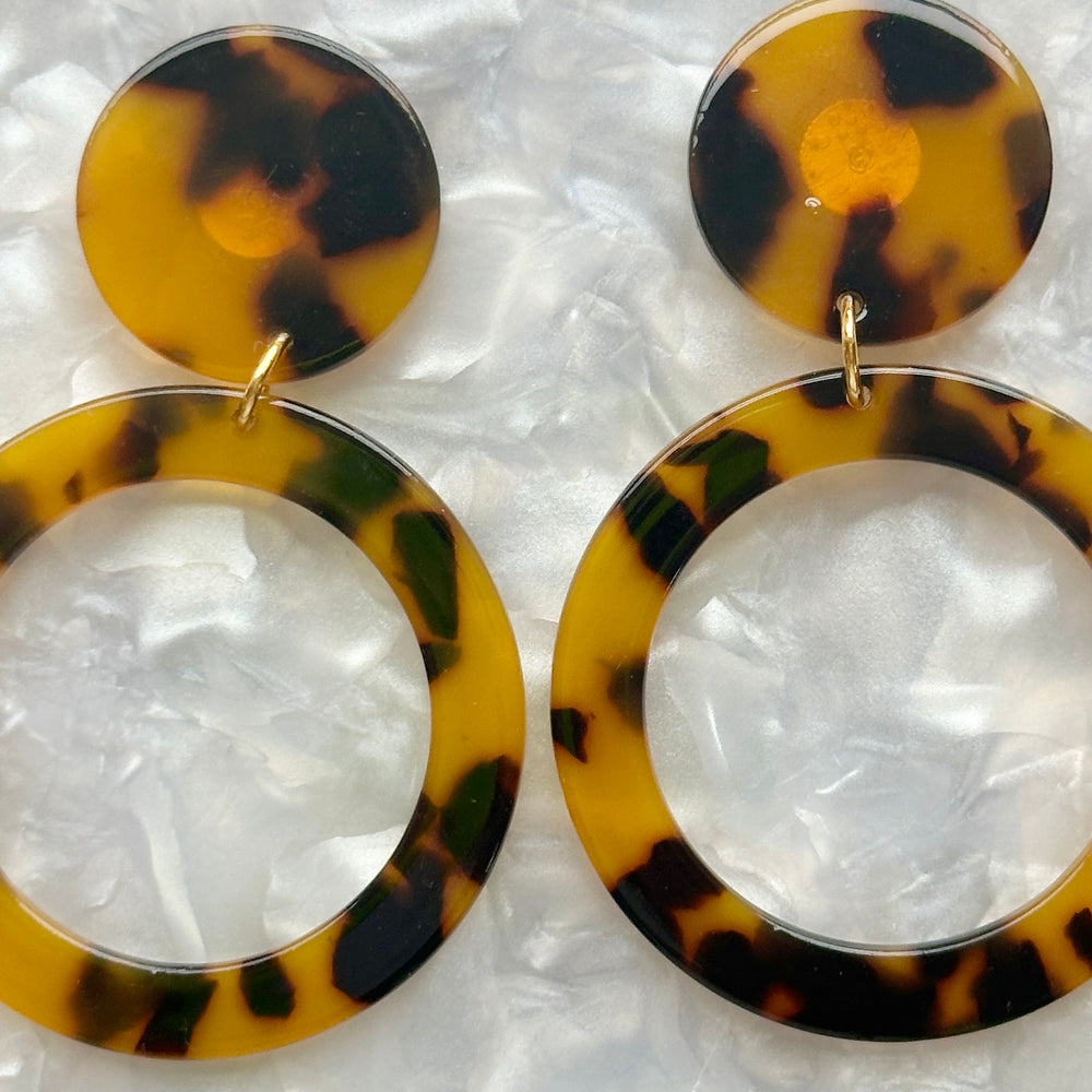 woman wearing  acrylic open circle drop earring in Tortoise