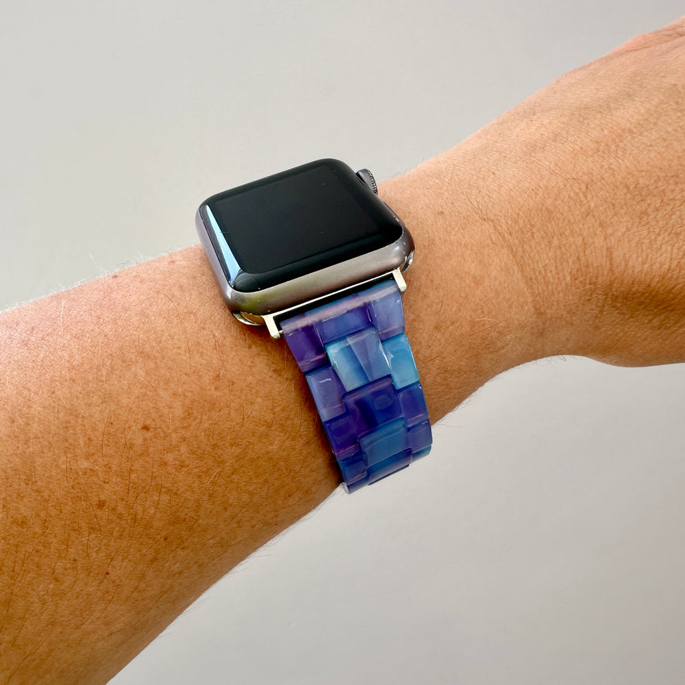 woman wearing acrylic Apple Watch Band in Periwinkle