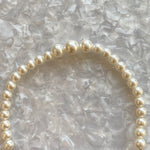 Graduated acrylic Pearl Short Purse Strap_close up