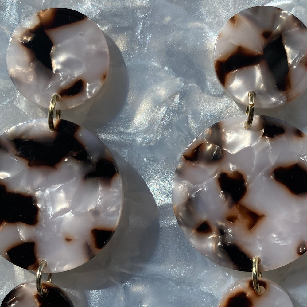 Dot Drop Earrings in Pearly Tortoise