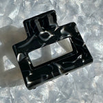 acrylic claw clip in black