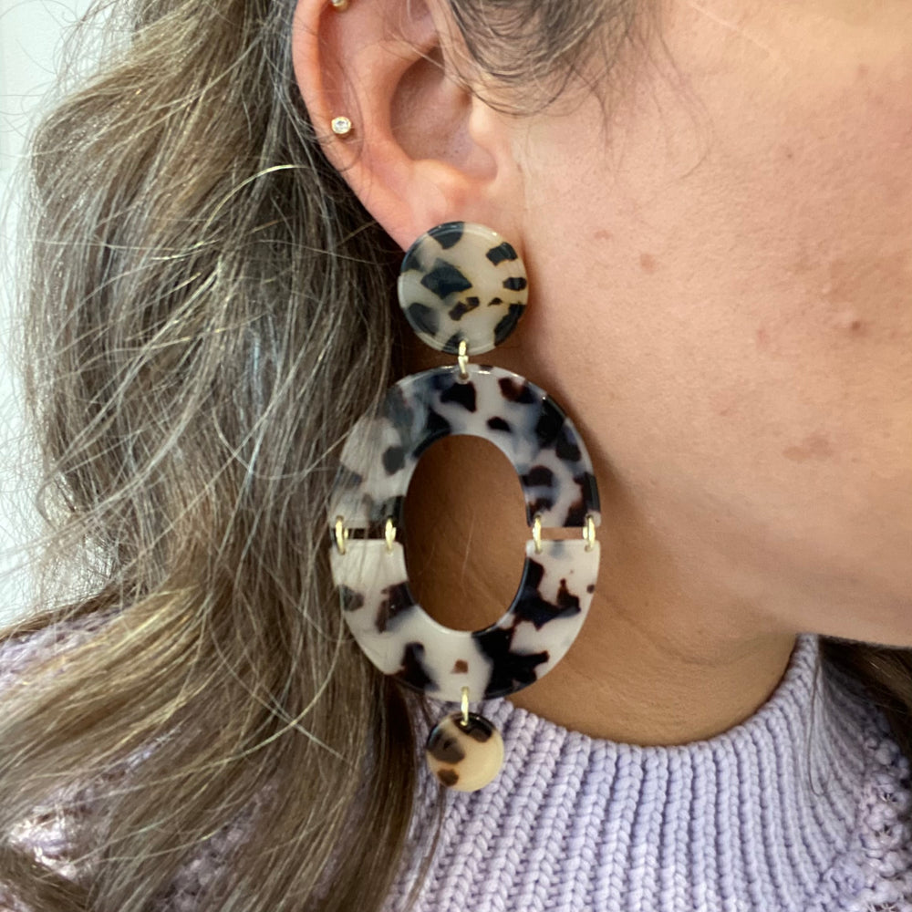 Open Oval Earrings in Blonde Tortoise